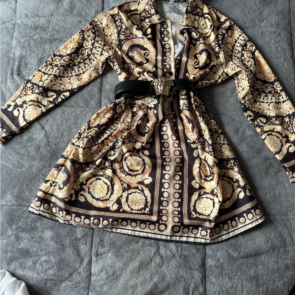 Chic dress fancy’s style. I received as a gift used once.
